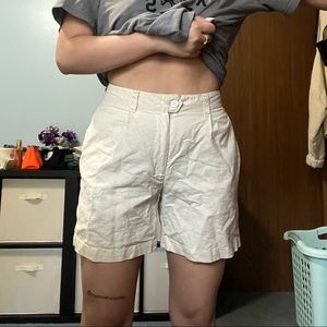 Linen beige shorts